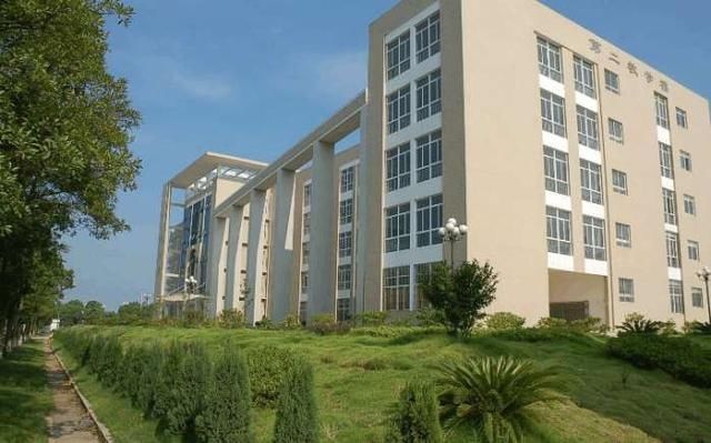 排名不高,考研报考人数却超万人,这些大学并不