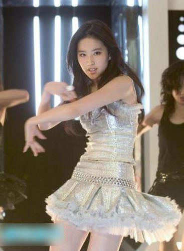 刘亦菲早期热舞电臀甩不停 各种性感舞服魅惑十足 刘亦菲早期热舞电臀甩不停 各种性感舞服魅惑十足