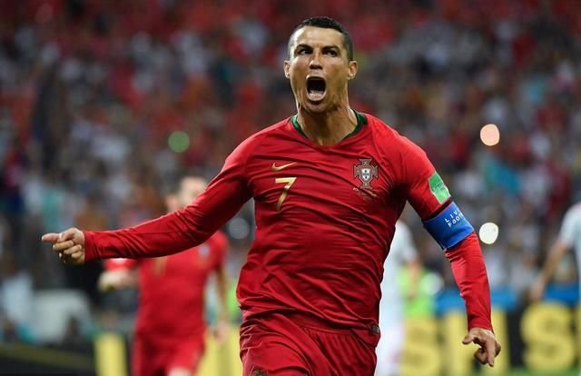 尴尬!C罗攻破西班牙大门,队长拉莫斯下意识跑