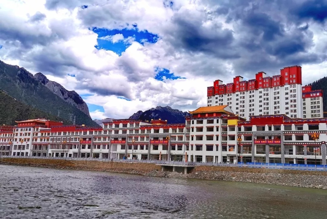 左贡:4年,荒地上崛起一个新城区