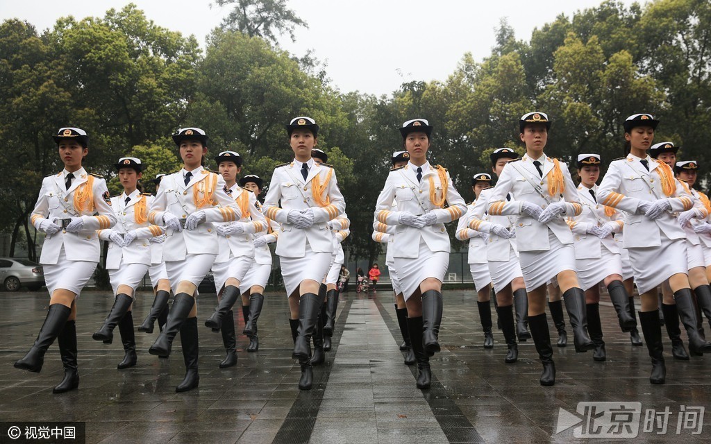 探访重庆唯一高校女子国旗班 平均身高1米68以上