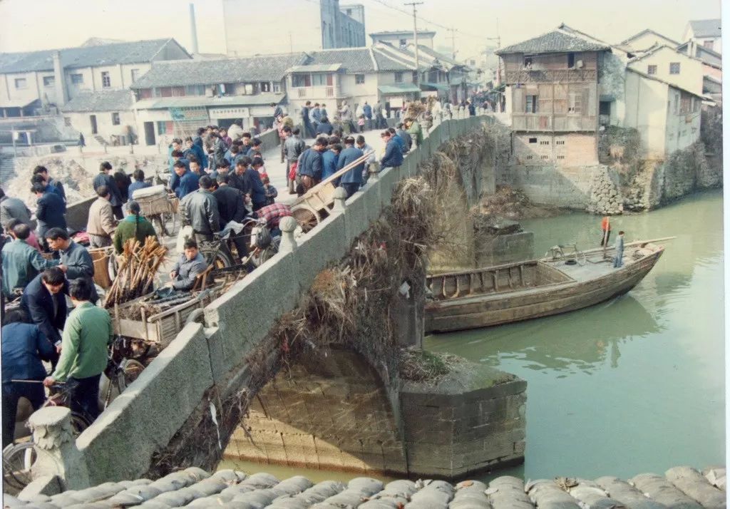 恩波桥集市  1990年摄