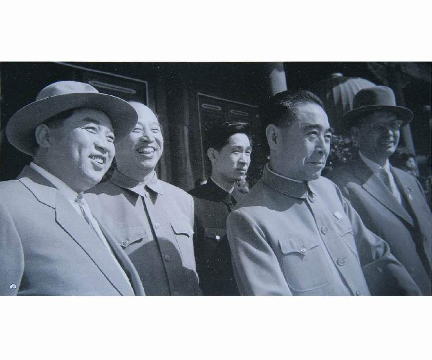 不拘小节的陈赓将军也有怕的人,最怕这三人,周