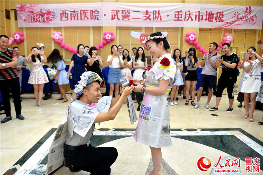“军人不能经常回家，要找个志同道合，理解军人这个职业的才行。”在重庆市地方税务局工作的女嘉宾小李坦言，由于平时上班忙，社交范围有限，到现在也没对象。