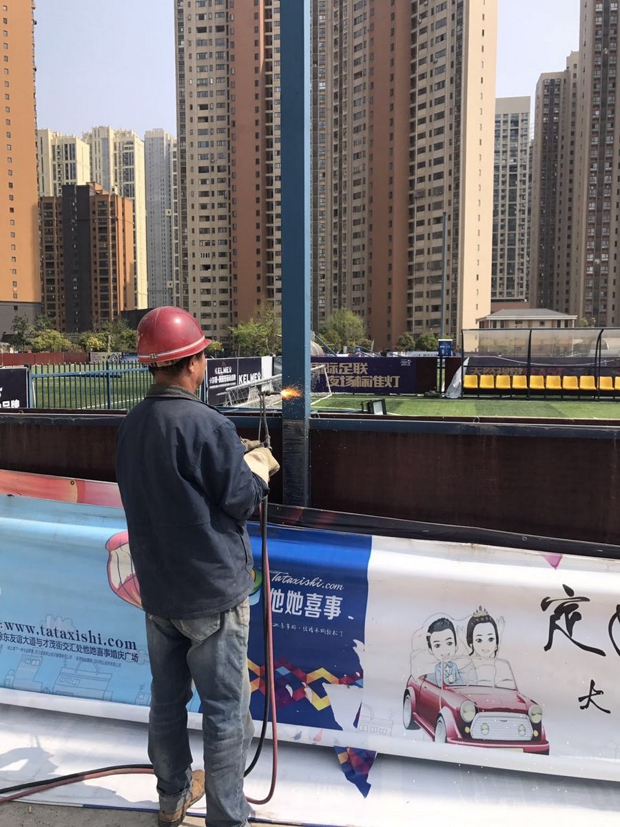 图为破坏性拆除现场。