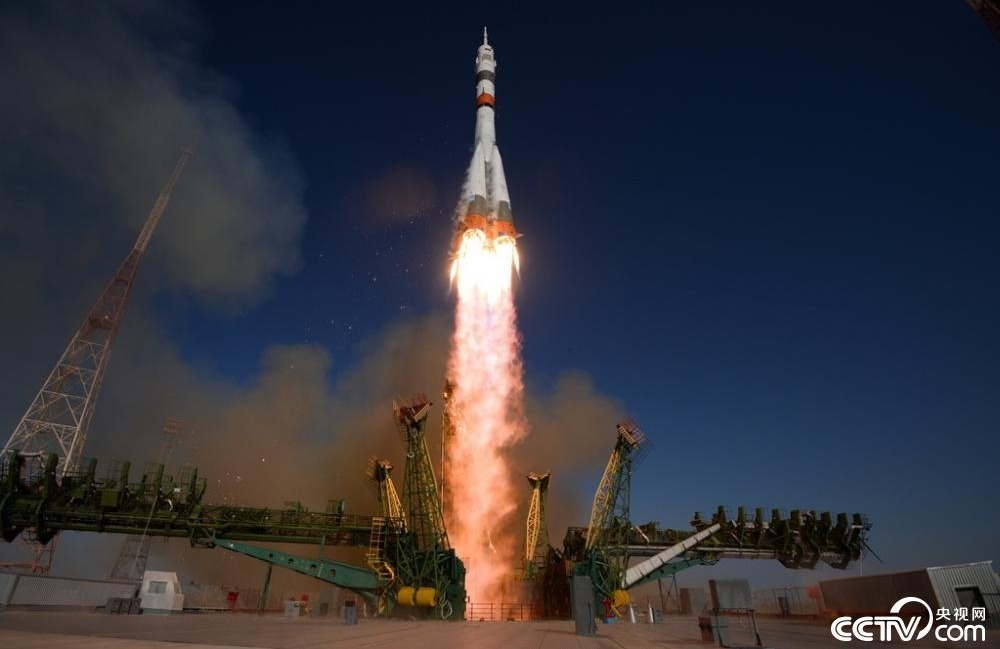 俄罗斯在哈萨克斯坦境内拜科努尔发射场成功发射一枚运载火箭,将"
