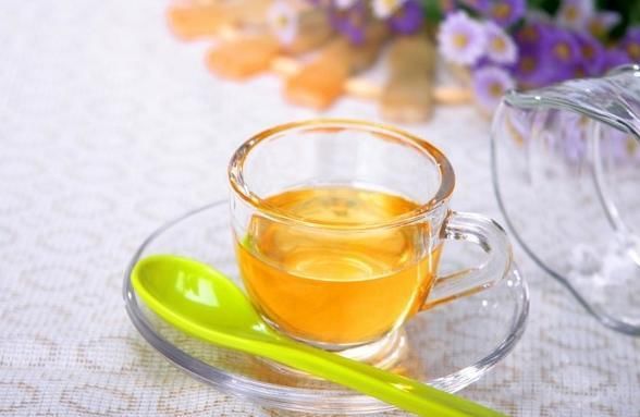 28岁女子结婚三年怀不上孕,医生检查后,丈夫扇