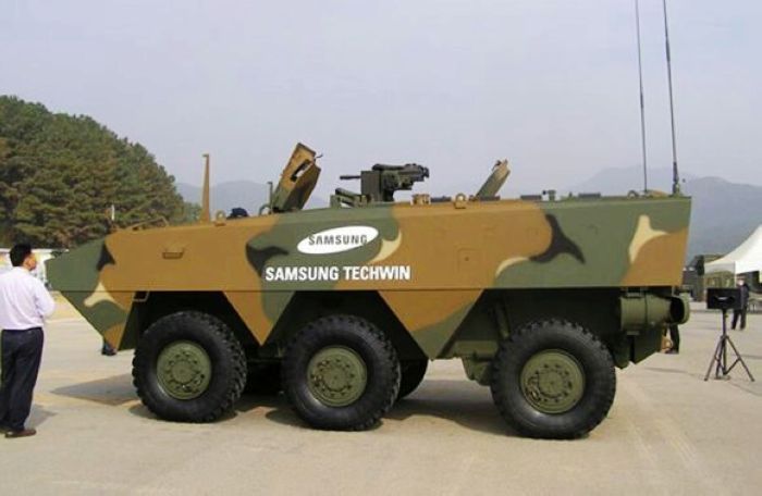 说完了K-9自行火炮，再来看看三星出品的MPV式6x6轮式装甲车，MPV装甲车曾参与韩国陆军轮式装甲车的竞标。不过遗憾的是，韩国国防部最终宣布，现代公司在2012年11月26日的竞标中击败了三星电子公司和斗山重工，负责开发和生产这些轮式装甲车。于是，三星转而把该型装甲车投向国际市场。图为MPV装甲车。