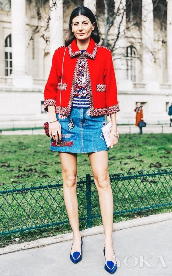 2018年流行搭配:长裙配平底鞋,白衬衫配长靴