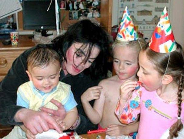 迈克尔·杰克逊罕见老照片曝光，临死前一天还在为演唱会忙着排练