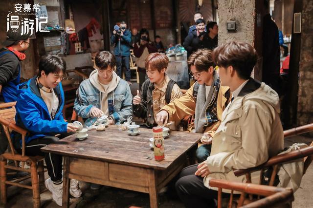 威神V18日出演《漫游记》预告漫游团史上最大年龄差的默契配合(图5) 威神V18日出演《漫游记》预告漫游团史上最大年龄差的默契配合(图5)