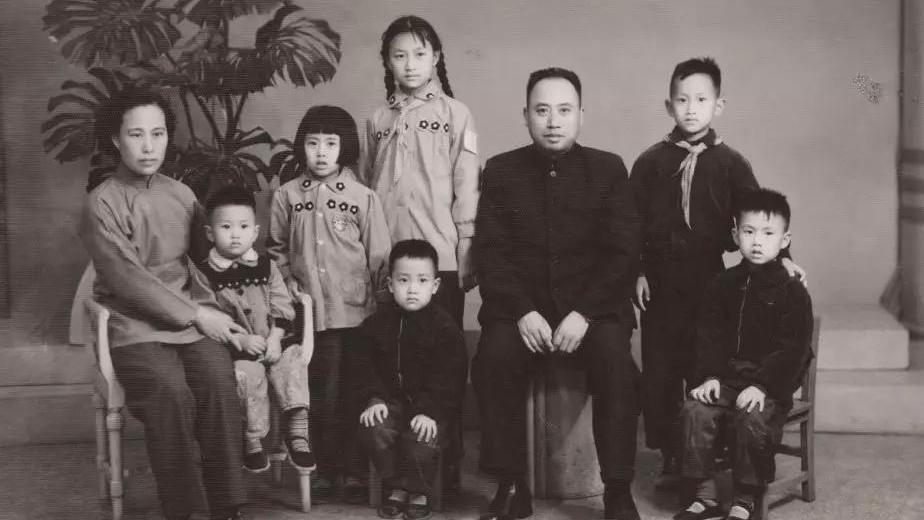 红船 | 开国少将成少甫之子成健:不当关系兵,父亲送我上战场 红船 | 开国少将成少甫之子成健:不当关系兵,父亲送我上战场