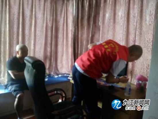 新湖社区开展电脑维修志愿者服务