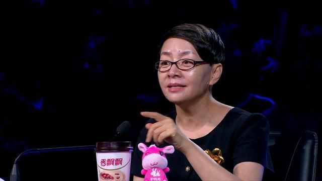 宋丹丹身价百亿,做事雷厉风行,曾经炮轰赵本山