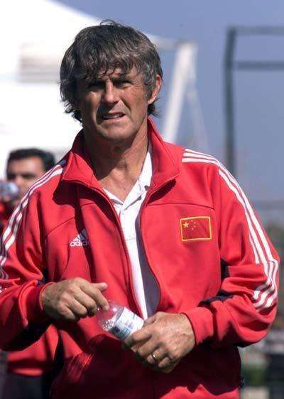 为什么02年国足世界杯后米卢下课了?