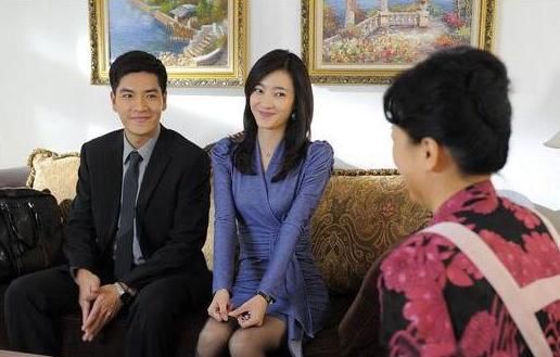 第一次去男友家,未来婆婆给一个厚红包,我妈看