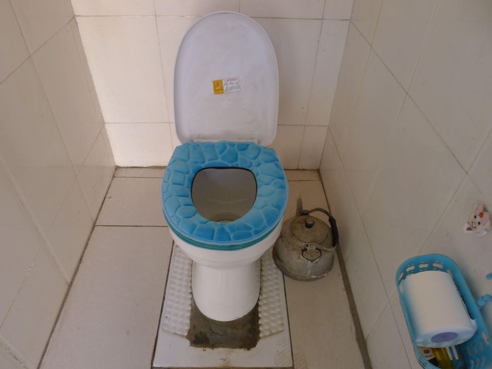 马桶吸力变小,冲不干净怎么办?维修工一语道破