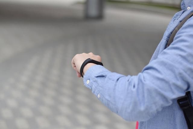 NFC+彩屏+超长待机,小米有品推出新品手环,支