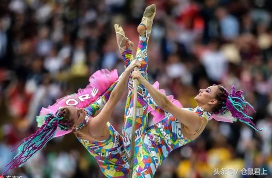 世界杯剪影:普京摊手图 VS 沙特球迷捂脸图!