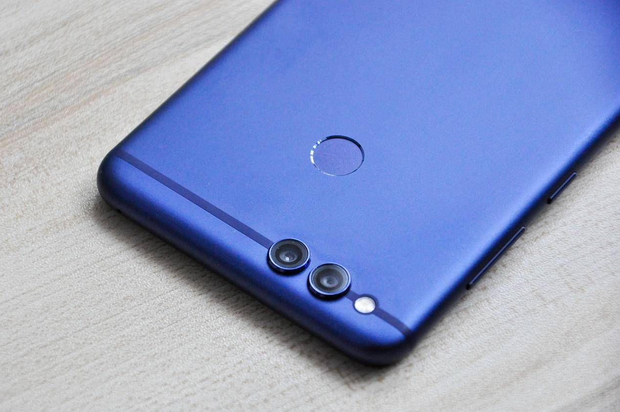 全面屏荣耀畅玩7x高清图赏!期待已久的千元旗舰手机