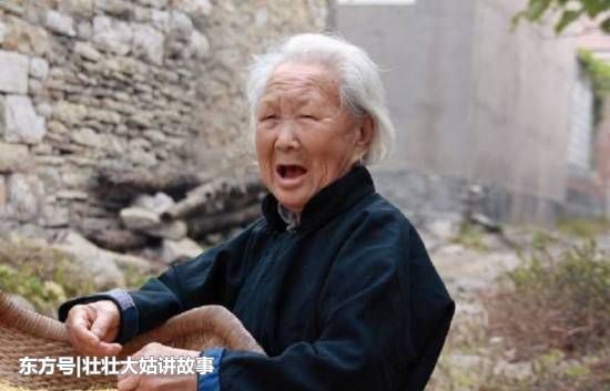 给婆婆打电话问候,通话结束她忘记挂断,听到对