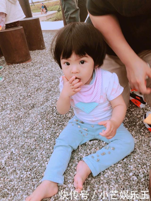 贾静雯小女儿全名曝光,比咘咘更玛丽苏,不过咘