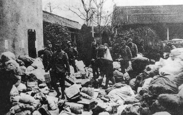 对于日本为何不愿承认侵略历史,歪曲历史,日本