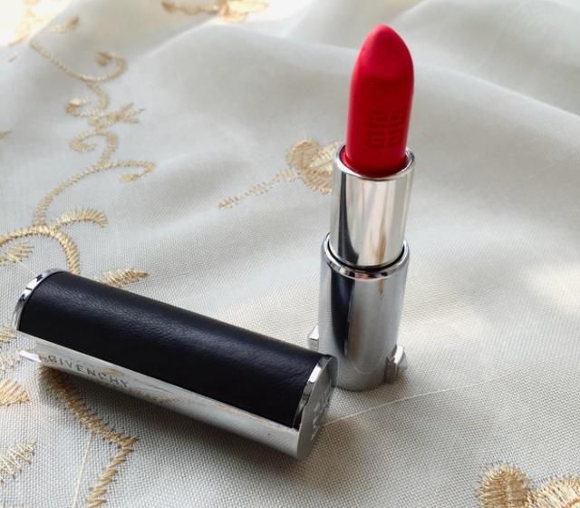 纪梵希和香奈儿什么关系?他们有什么背后的故