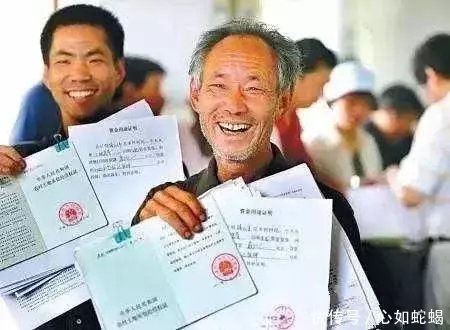 农村的宅基地证什么时候发到农民手里?