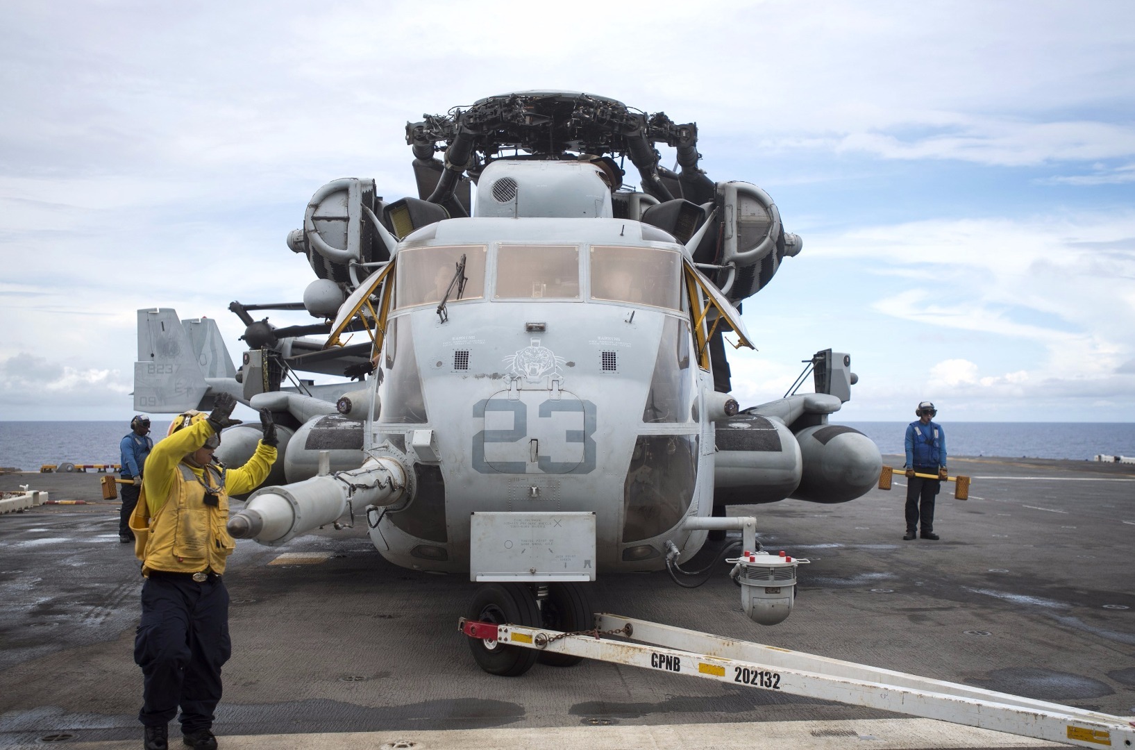 10月3日至6日，美国海军黄蜂级两栖攻击舰“好人理查德”号(LHD 6)、圣安东尼奥级两栖船坞运输舰“格林湾”号（LPD-20）多艘伯克级驱逐舰和补给舰组成的庞大战舰群进入南海展开训练。