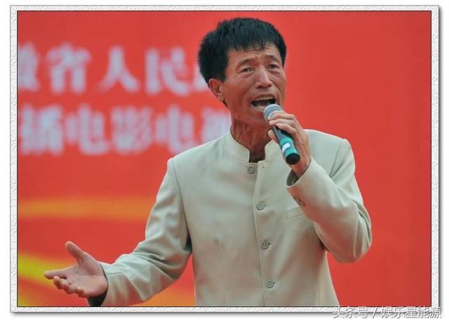 《星光大道》让他一夜成名,巅峰时拒绝豪宅,比