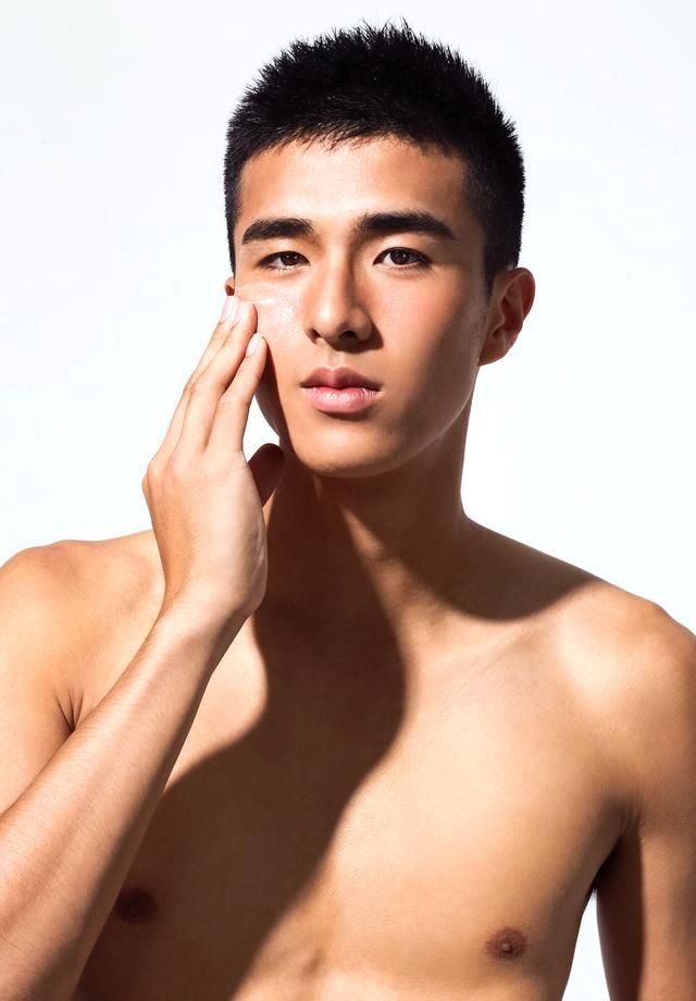 到底怎样的男生才算帅哥?真正标准是这些