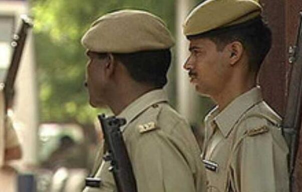 印度少妇搭车惨遭轮奸 9个月大女儿被抛车外死亡 印度少妇搭车惨遭轮奸 9个月大女儿被抛车外死亡