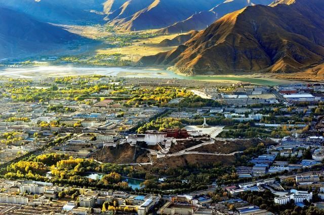 四川到西藏旅游,自驾游和跟团对比,哪个好?