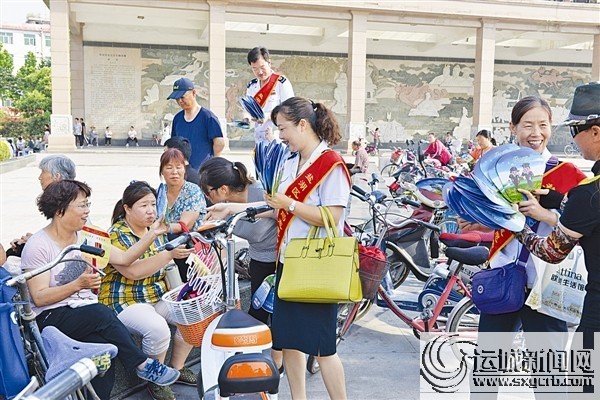 运城市盐湖地税志愿者发出文明骑行倡议