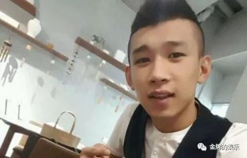 天佑重回直播界,以不露脸的方式与徒弟合体玩