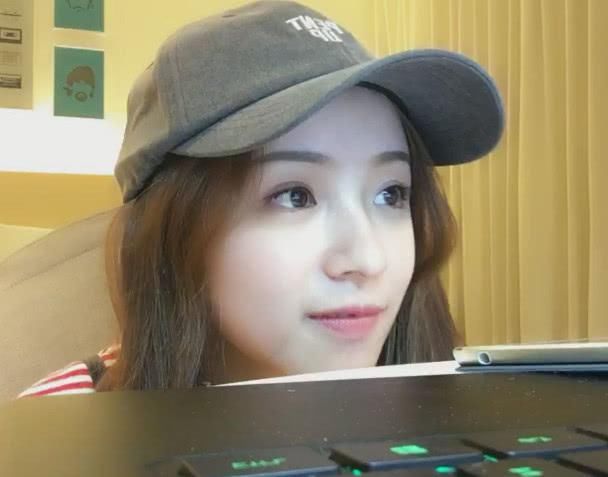 斗鱼周二珂直播间惊艳大秀cos,水友却调侃:年