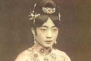 史上第一位与皇帝离婚的女子:提出一月同房两