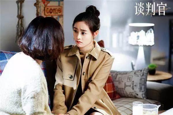 杨幂又带火一位新人,长得像赵丽颖不说,就连动