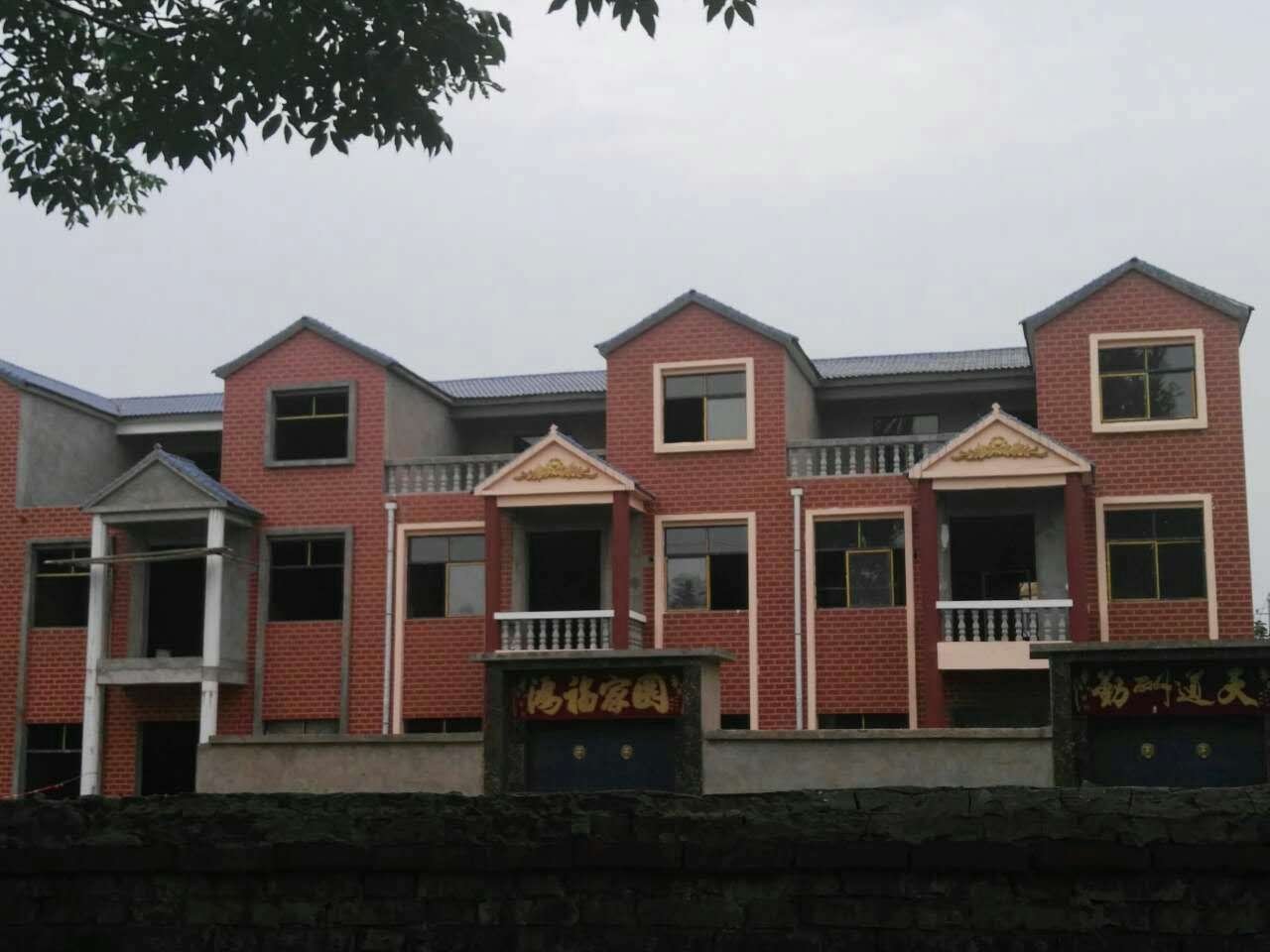 通许县一企业违规开发地产多年没拿证相关职能