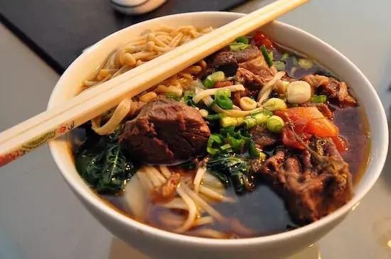 同样是飞1万公里,暑假去加拿大玩还是去美国玩