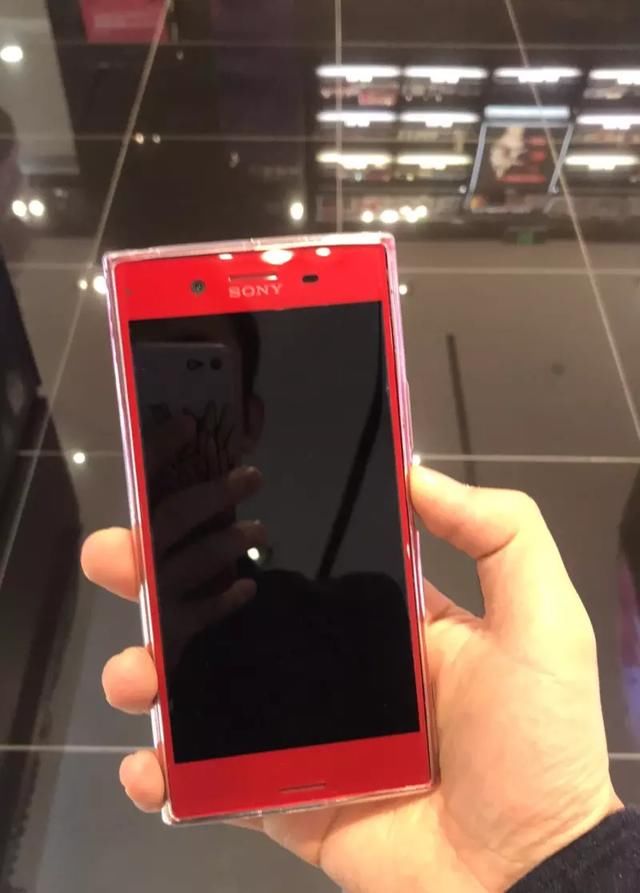 朋友从淘宝买回来的索尼Xperia XZ港行版,感觉
