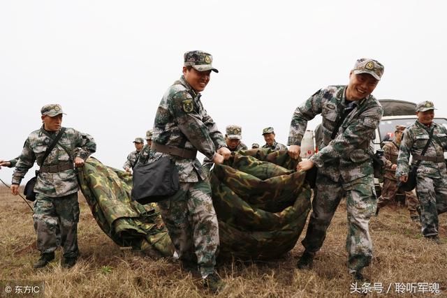 2018年三期士官,选择转业还是继续服役,有人说