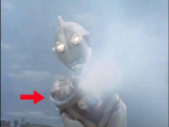 奥特曼中搞笑的场景,艾斯裤裆破了,迪迦被人拿