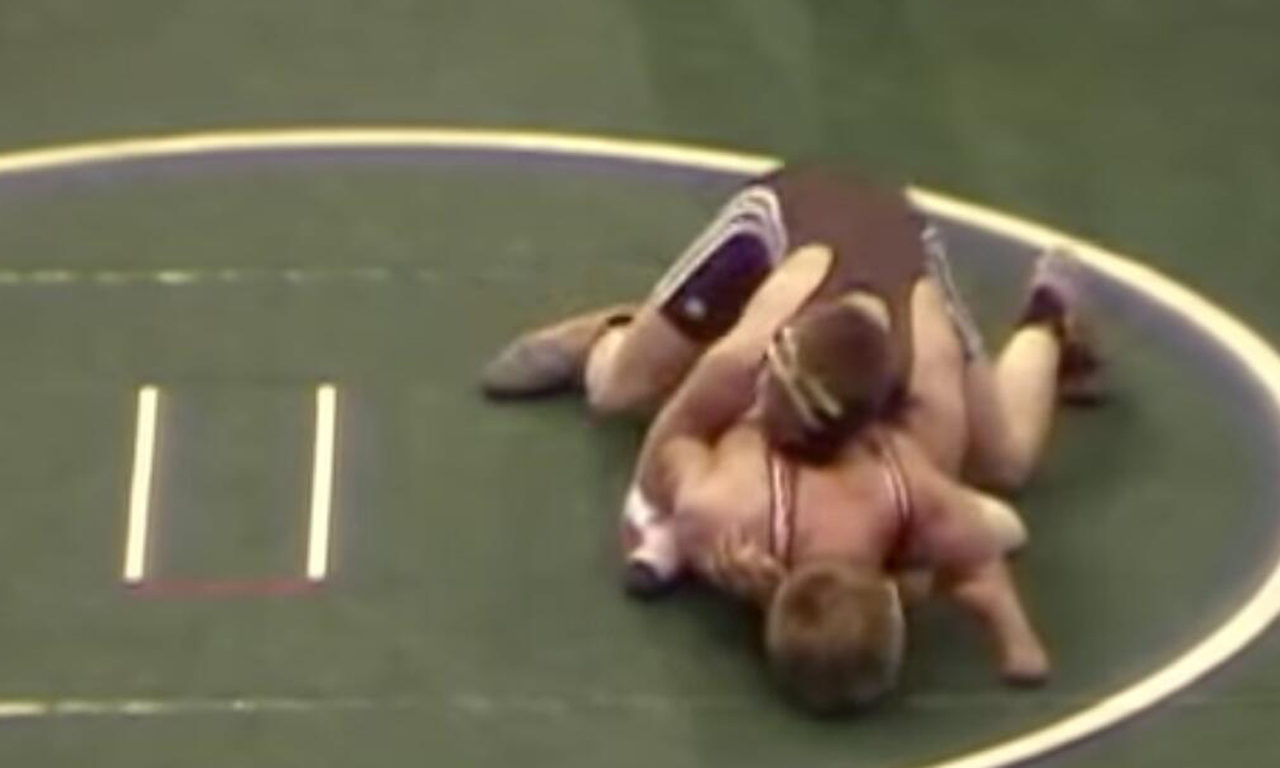 虽然他因为一些原因造成了身体的残疾，但他并没有因此而绝望，对生活有所放弃。