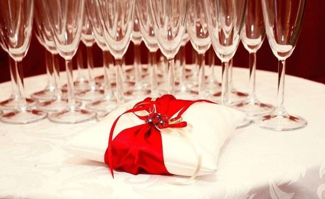 丈母娘嫁女儿不要彩礼钱,陪嫁车房,这婚该不该