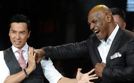 记者问泰森,假如你和李小龙对打谁赢?泰森是这