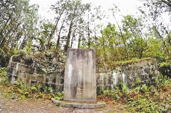 秦良玉陵园里的秦良玉墓.(石柱土家族自治县文管所供图)