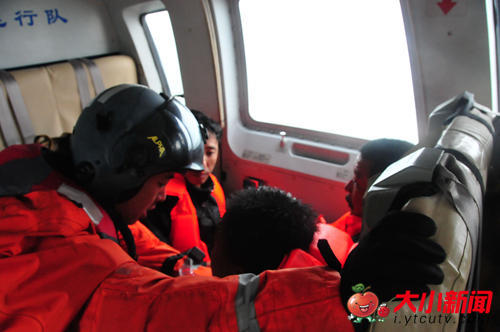 北海救助局指令在威海待命的“北海救116”轮前往救助。抵达现场后，“北海救116”轮迅速协助难船进行自救，在确定无沉没危险的情况下，经过5个小时护航，9时10分将遇险驳船安全靠港。