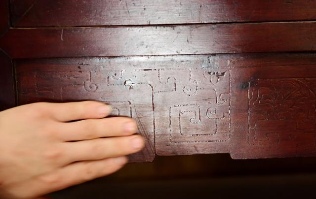 看看古代人选用的家具木头,都是木质最好打造出来保存几百年!